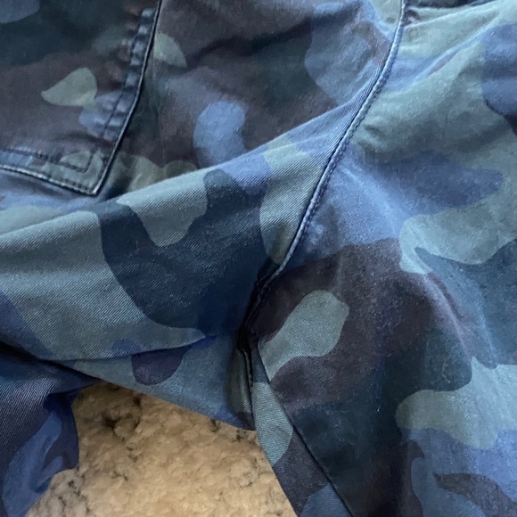 GAP Men's Blue Camouflage Cargo Pants - Picture 6 of 9
